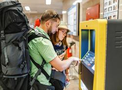 Výběr hotovosti z bankomatu