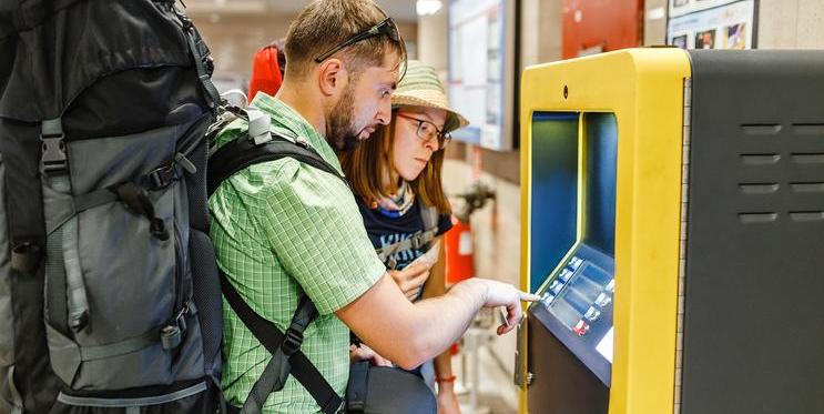 Výběr hotovosti z bankomatu