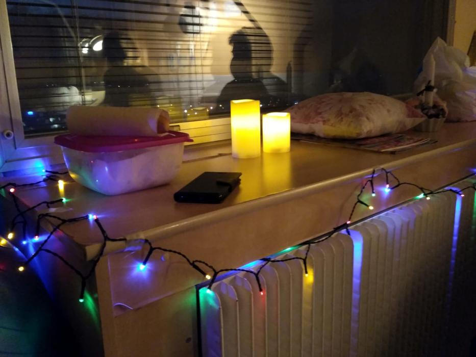Vánoční výzdoba u mé postele - to mi nanosila postupně rodinka a kamarádi.