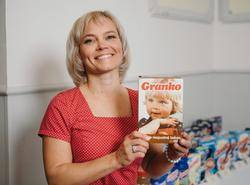 Na vůbec prvním obalu Granka byla zachycena tehdy dvouletá Veronika Fojtů, jejíž dětská tvář zůstala v paměti mnoha generací.