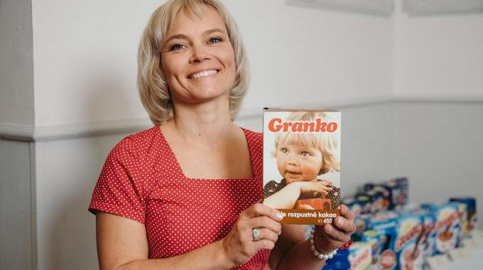 Na vůbec prvním obalu Granka byla zachycena tehdy dvouletá Veronika Fojtů, jejíž dětská tvář zůstala v paměti mnoha generací.