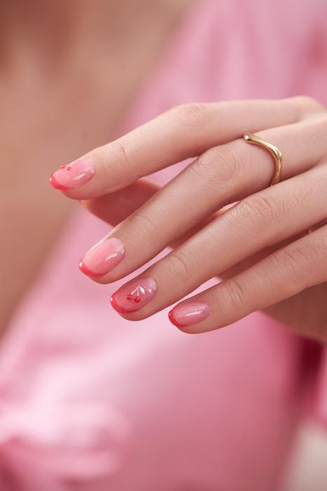 Růžová manikúra