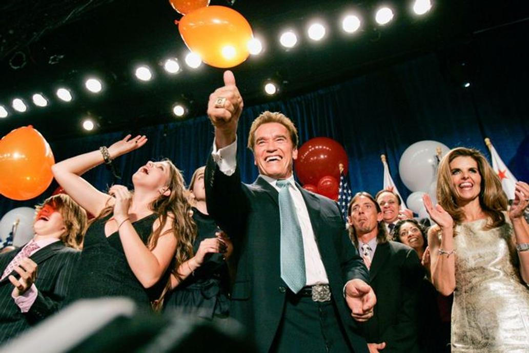 Schwarzenegger vstoupil do politiky plný nadšení, slibů a kalifornských snů, které ale nakonec narazily na realitu.