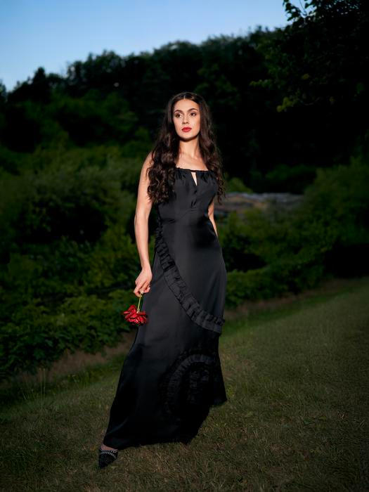 Šaty z černého hedvábí