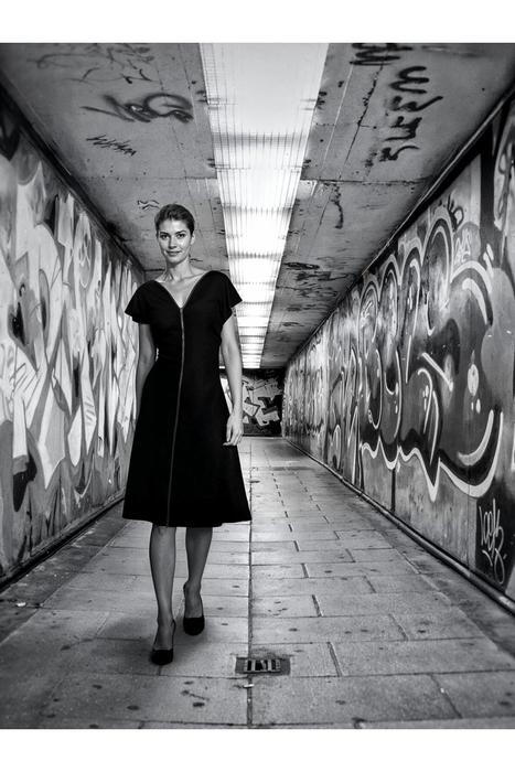 Černé šaty po kolena