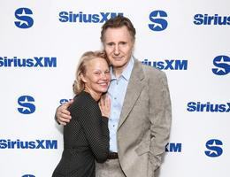 Pamela Anderson a Liam Neeson