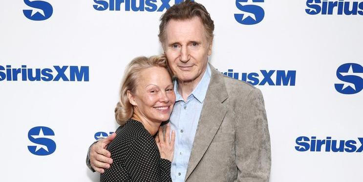Pamela Anderson a Liam Neeson