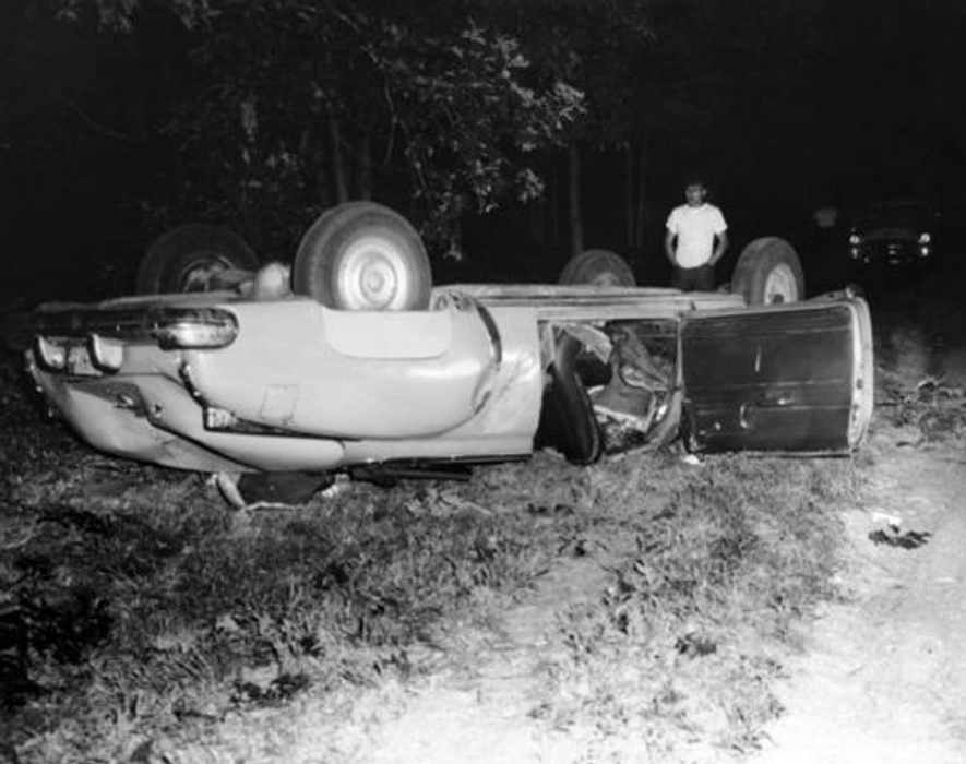 11. srpna 1956 zemřel Jackson Pollock při autonehodě ve svém kabrioletu při řízení pod vlivem alkoholu. Bylo mu 44 let. Spolujezdkyně Edith Metzger zemřela a Ruth Kligman byla vážně zraněna.