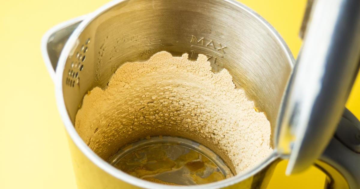 Vodní kámen ve varné konvici