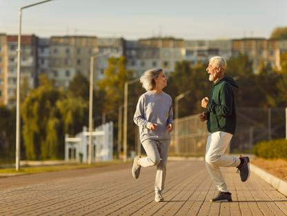 Aktivní pár v pokročilém věku