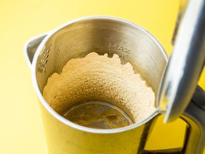 Vodní kámen ve varné konvici