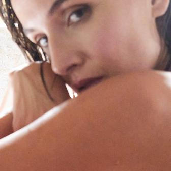 Tereza Ramba uvádí parfém "sladkost, trpkosti"