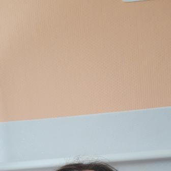 Po první sternální punkci (snažím se tvářit jako moje nemocniční prasátko General Ham). To bylo při každé hospitalizaci se mnou, taky můj nemocniční hrnek od ségry. Rituály pomáhají.