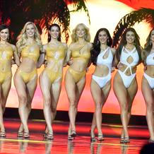 Promenáda v plavkách