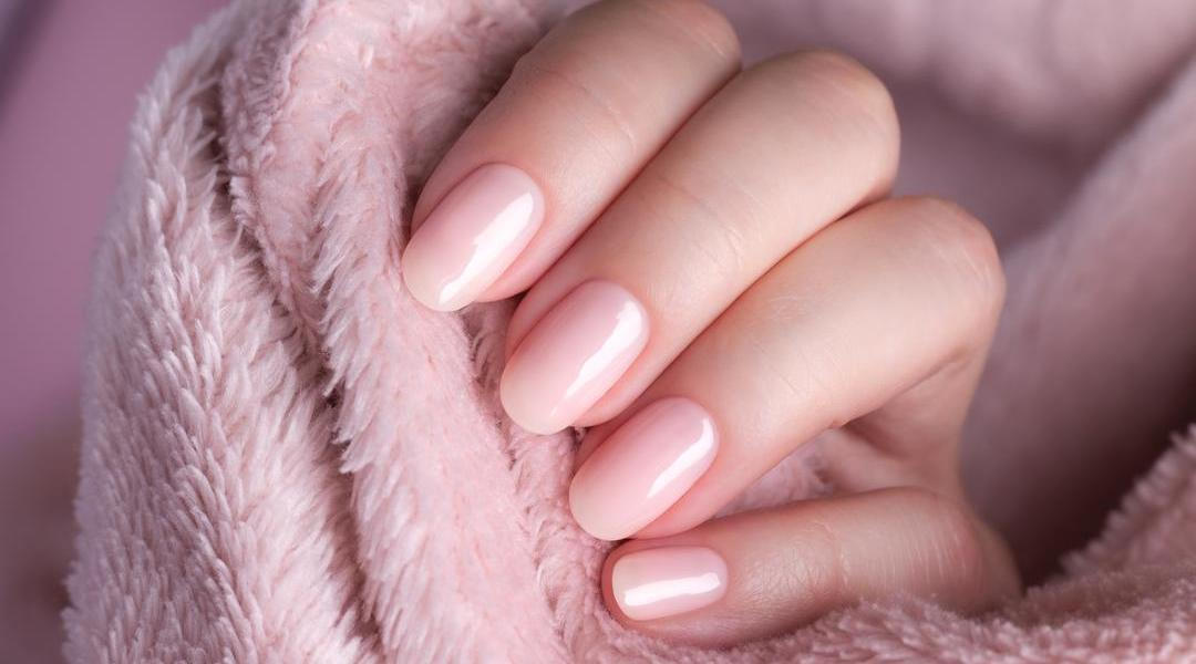 Růžová manikúra