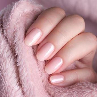 Růžová manikúra