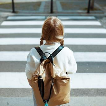 Dítě na cestě do školy