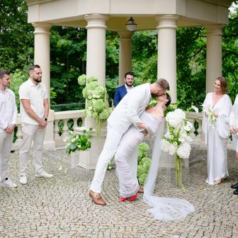 Svatba návrhářky Debbie Brown