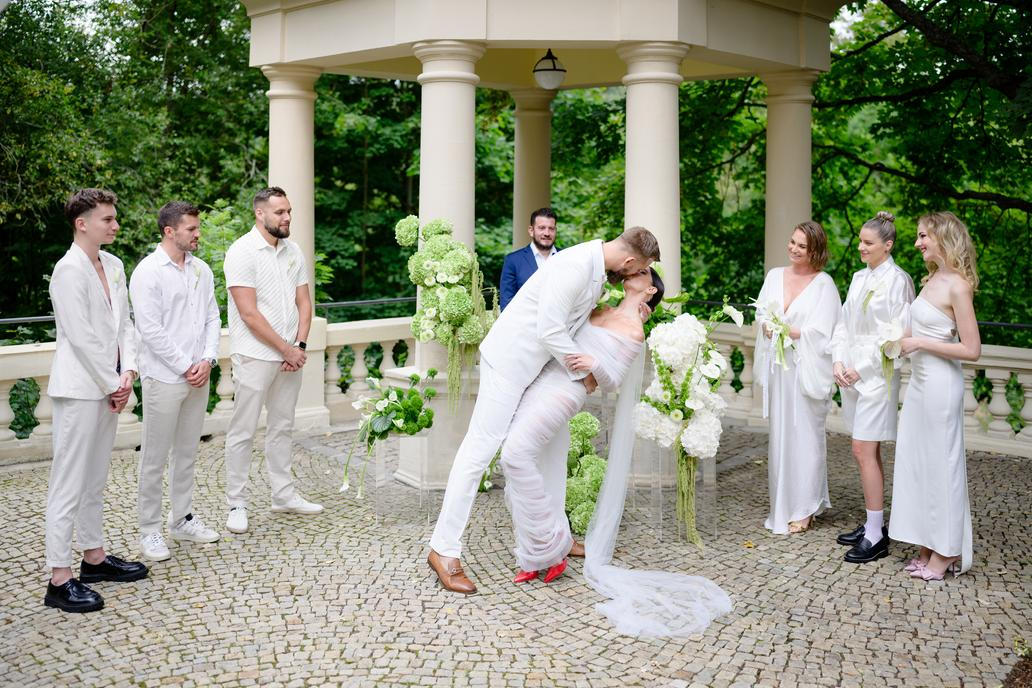 Svatba návrhářky Debbie Brown