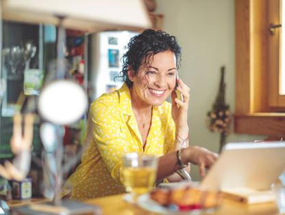 radost, telefon, online zena