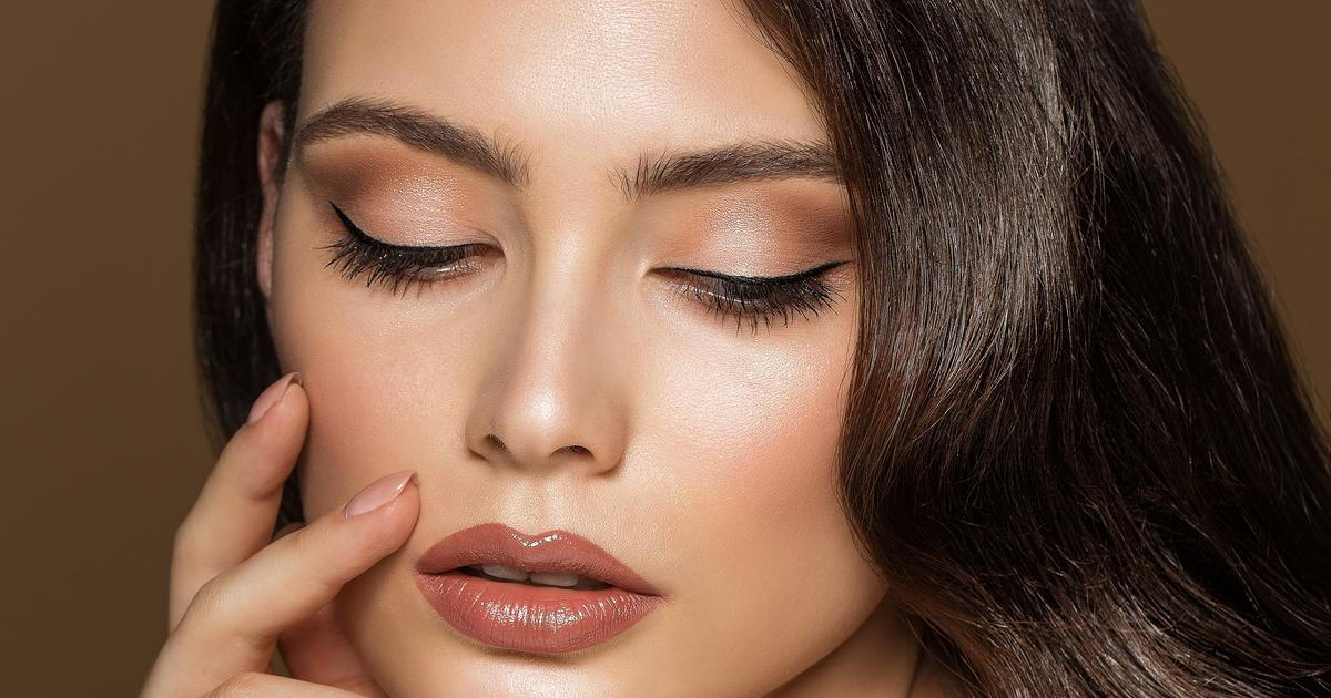 Žena s bronzovým líčením