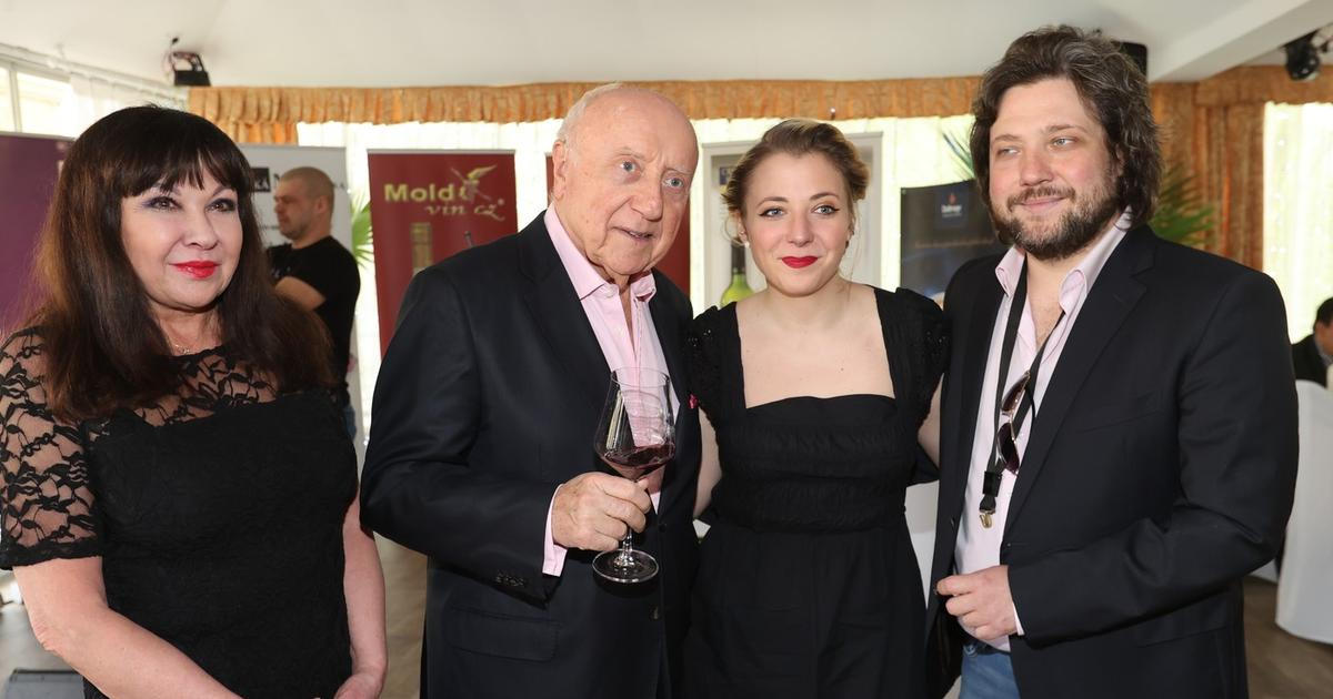 Dagmar Patrasová a Felix Slováček s dětmi