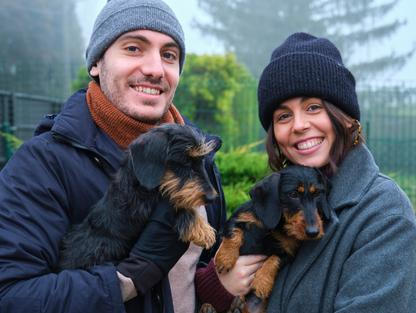 Žena s mužem a jezevčíky