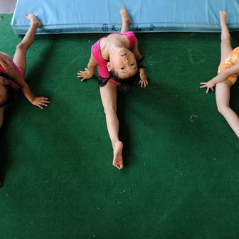 Drsná gymnastická škola Číny