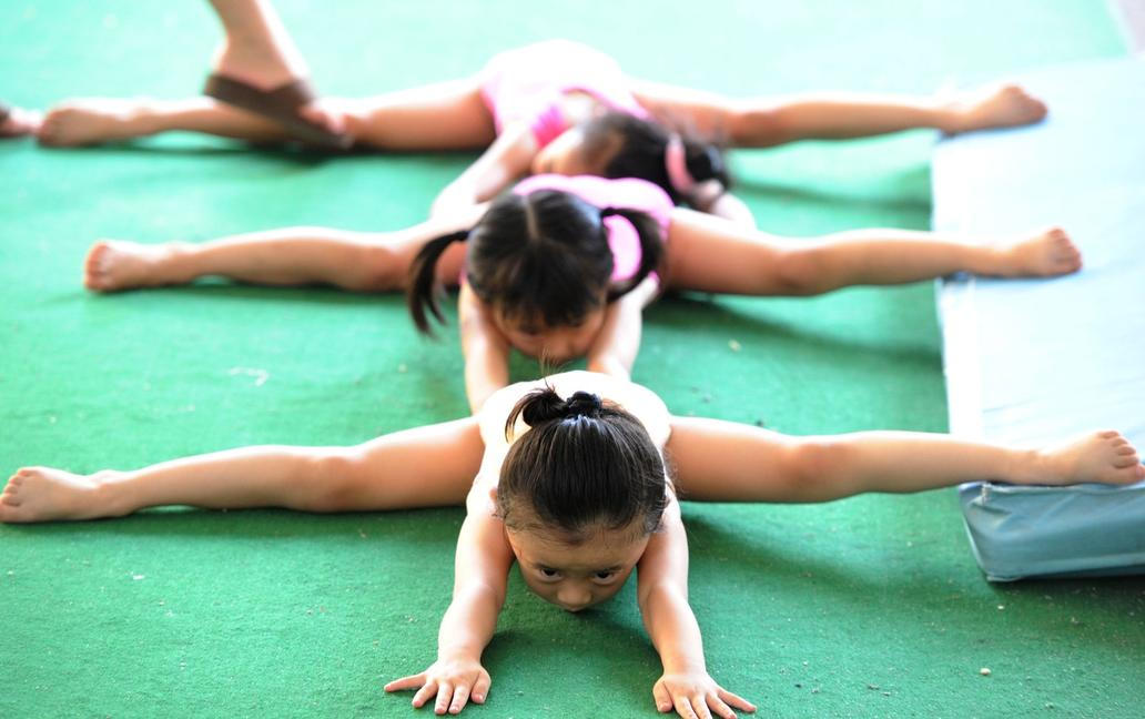 Drsná gymnastická škola Číny