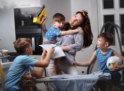 Matky tří dětí patři k nejvystresovanějších ze všech rodičů