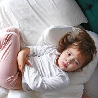 Trápí vaše dítě „školní bříško“?