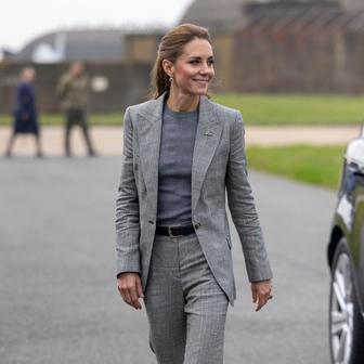 Princezna Kate v kokpitu za kniplem stíhačky Typhoon