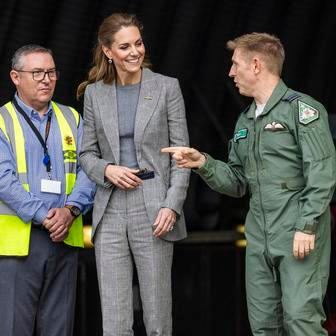 Princezna Kate v kokpitu za kniplem stíhačky Typhoon