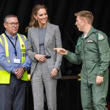 Princezna Kate v kokpitu za kniplem stíhačky Typhoon