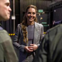 Princezna Kate v kokpitu za kniplem stíhačky Typhoon