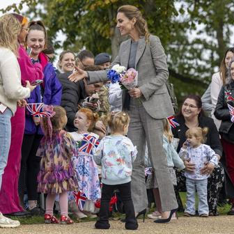 Princezna Kate v kokpitu za kniplem stíhačky Typhoon