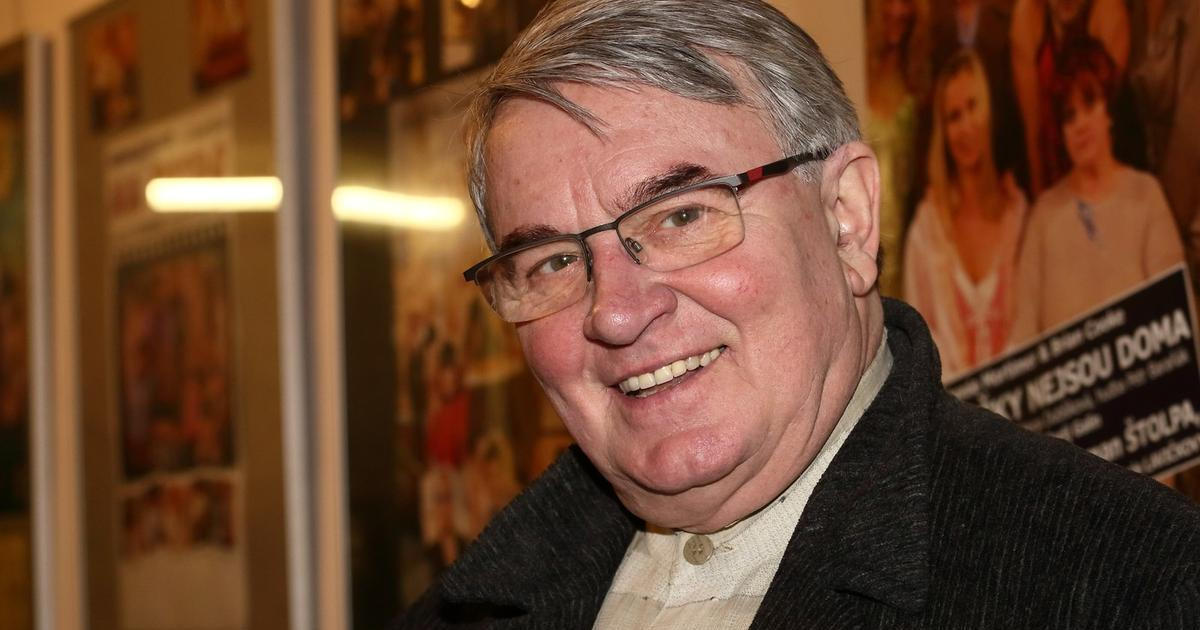 Vlastimil Harapes na oslavě čtyřicátých narozenin ředitele soutěže Muž roku Davida Novotného (2. 3. 2020 v pražském Divadle U Hasičů).