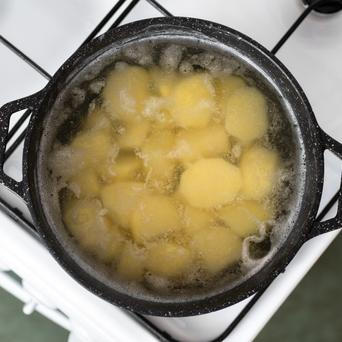 Využití vody z vařených brambor
