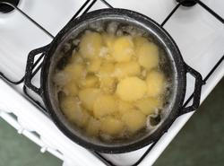 Využití vody z vařených brambor