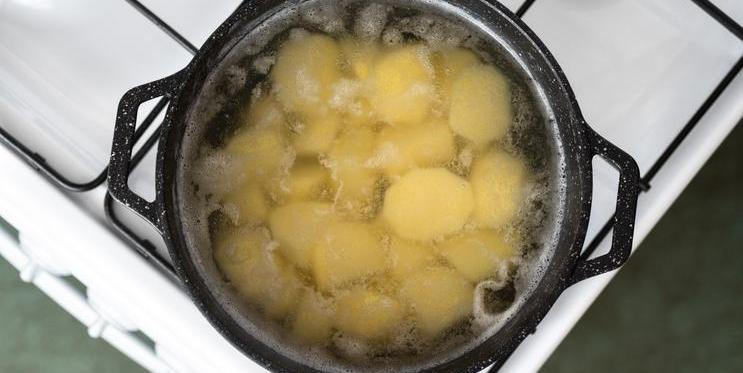 Využití vody z vařených brambor