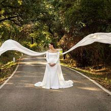 Závoje, které zároveň slouží jako křídla: To je svatební multitasking