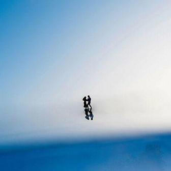 Malí lidé, obří láska – důkaz, že romantika dělá svět malým