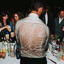 Propocené košile, silné koktejly – opravdová svatební sada na přežití