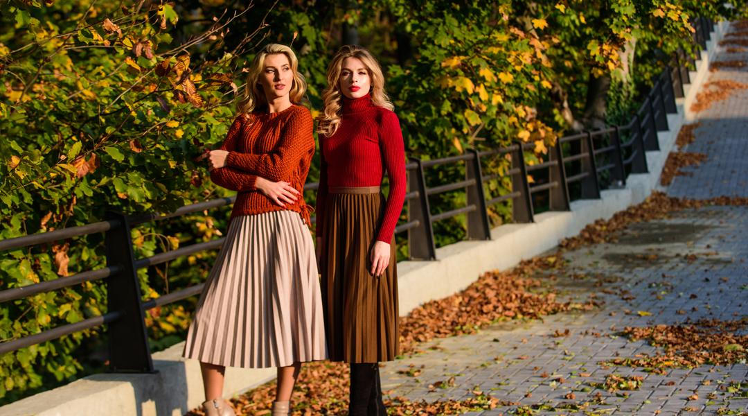 Fashionable,Clothes.,Femininity,And,Tenderness.,Friends,Girls.,Fall,Fashion.,Pleated