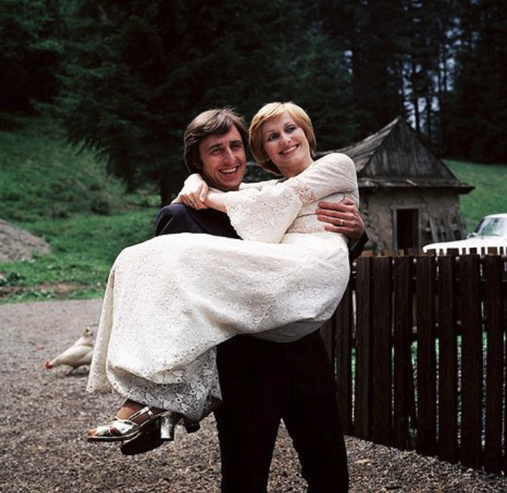 Karel Heřmánek a Eliška Balzerová ve filmu Stříbrná pila - Nevěsta (1978)