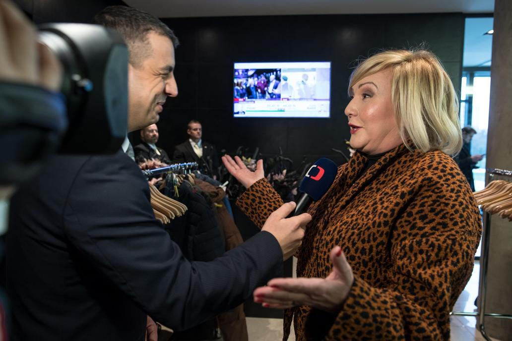 Volební štáb Andreje Babiše během vyhlášení výsledků prvníha kola prezidentských voleb, Alena Schillerová, Praha, 14. 1. 2023.