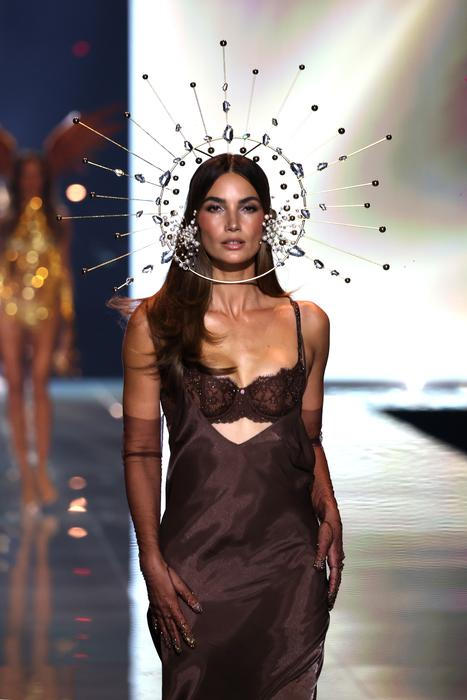 Victoria's Secret Fashion Show 2025 - Runway