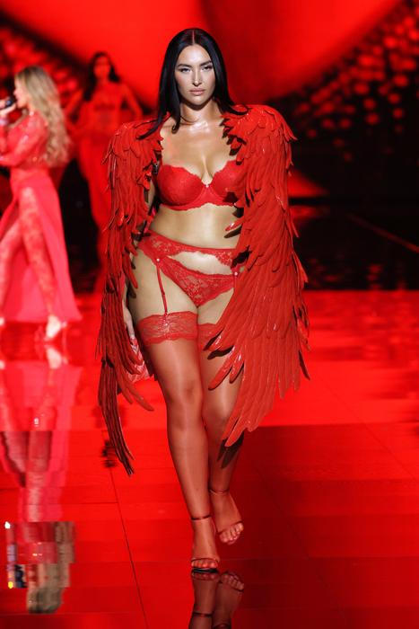 Victoria's Secret Fashion Show 2025 - Runway