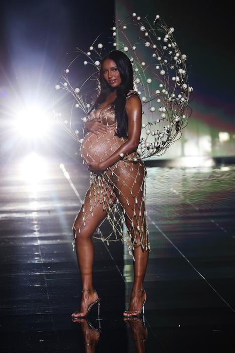 Victoria's Secret Fashion Show 2025 - Runway