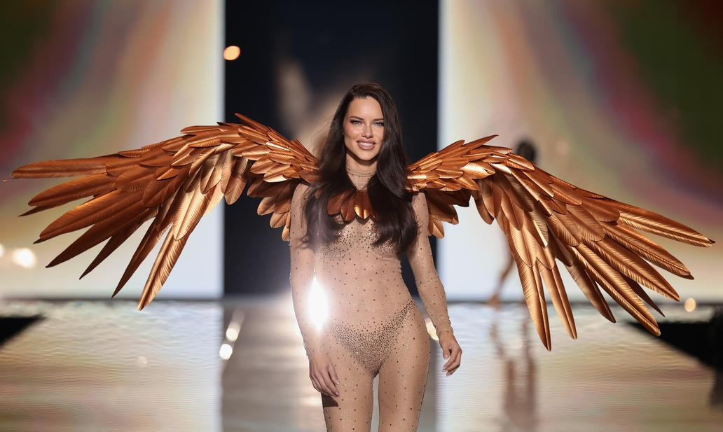Victoria's Secret Fashion Show 2025 - Runway